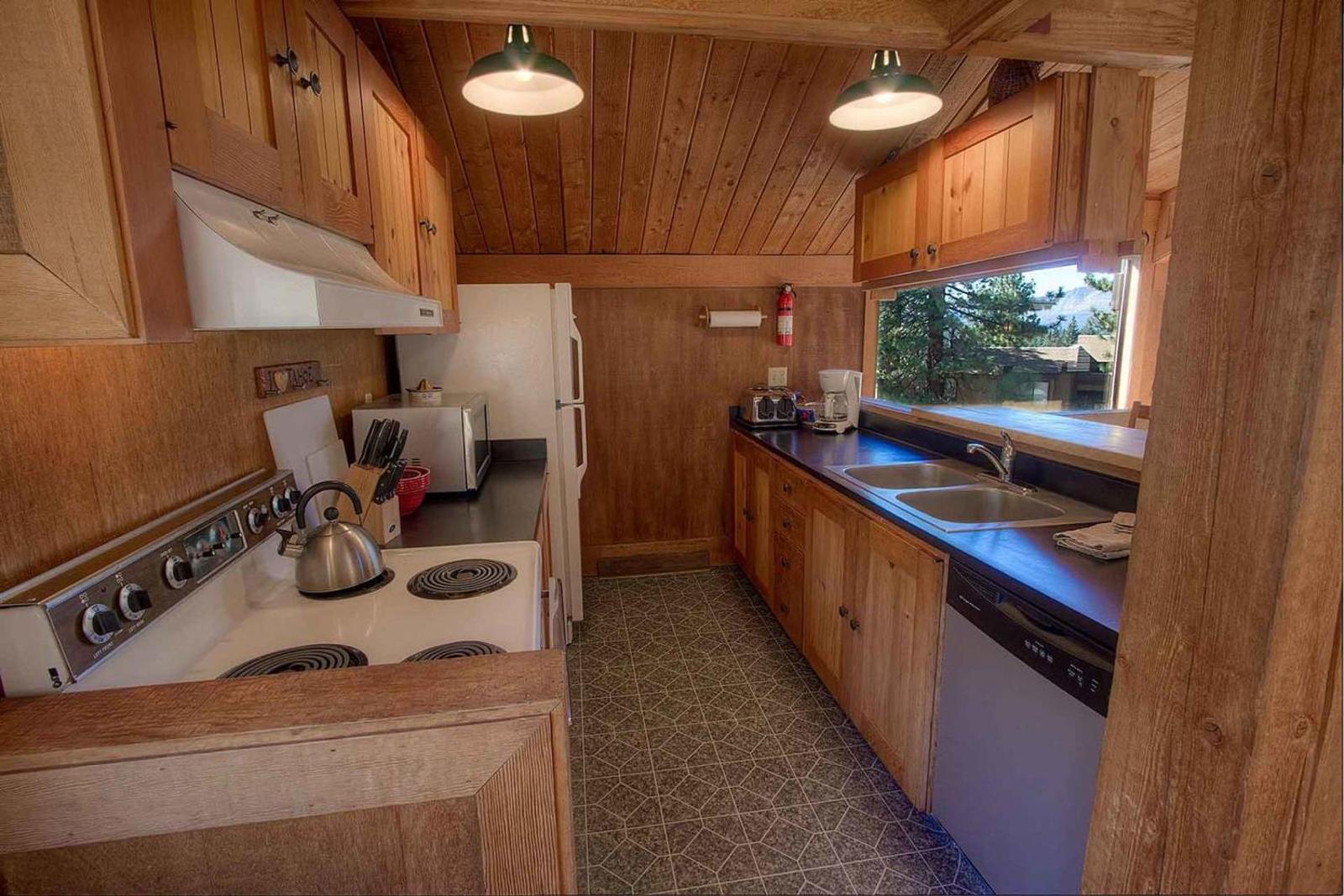 Chimney Rock Condo by Lake Tahoe Accommodations Main image 2